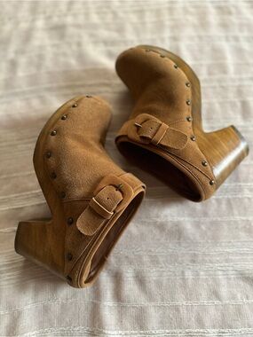 MATISSE Stevie Brown Suede Studded Wood Block Heel Clogs | 7
